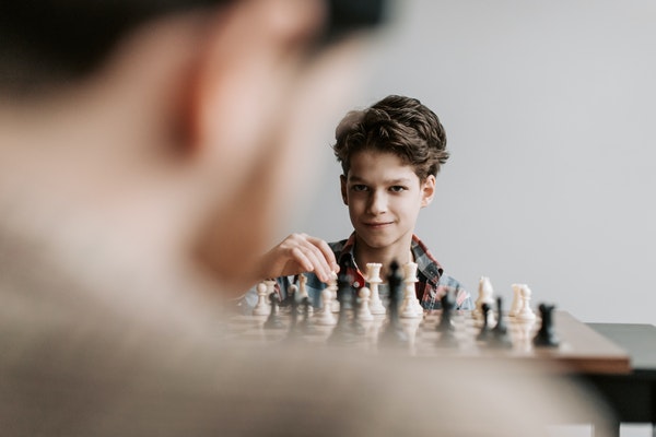Cuándo nos interesa cambiar piezas en una partida de ajedrez?