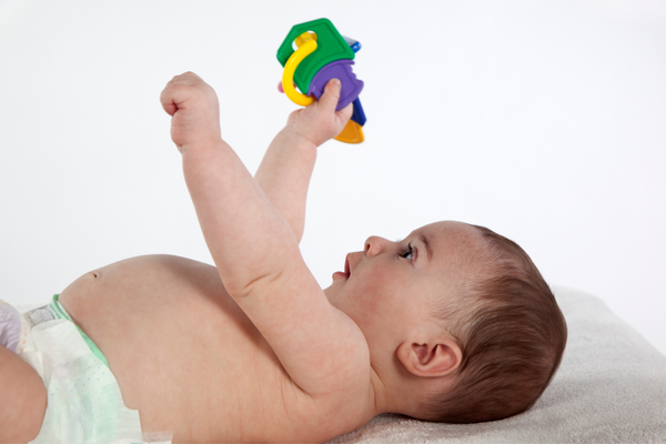 Cómo es el desarrollo cognitivo del bebé a los 6 meses